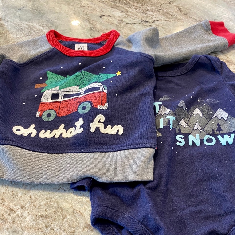 Baby Gap Set of two holiday tops 6-12 month